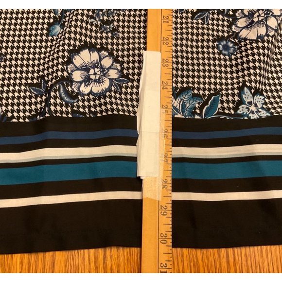 Avenue Woman’s Multi Color Floral With Stripe Trim Blouse Size 26/28 Scoop Neck - Picture 6 of 6